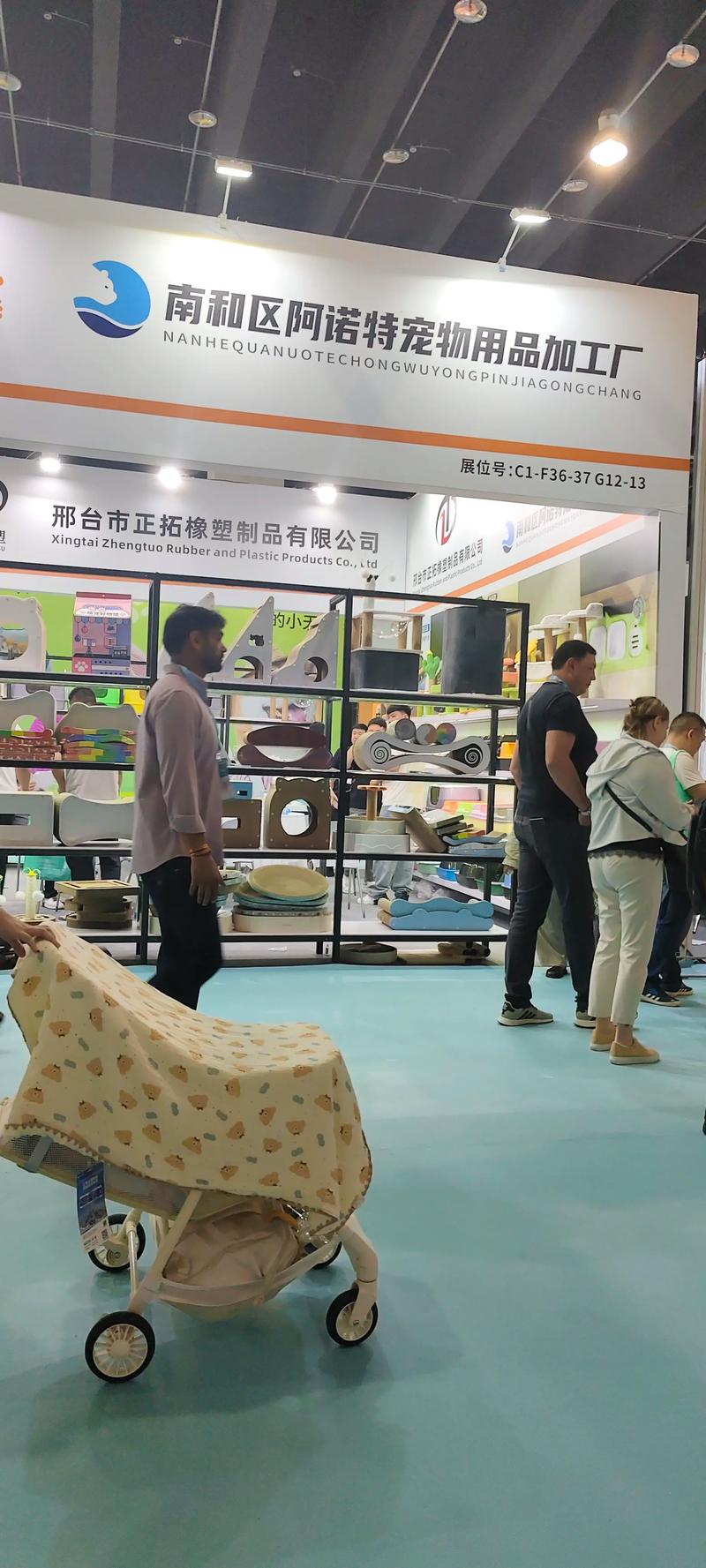 義烏寵物展圓滿(mǎn)閉幕，跨境電商與貓爬架生產(chǎn)商引領(lǐng)行業(yè)新浪潮